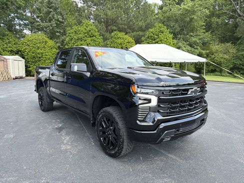 Used 2026 Chevrolet Silverado 1500 LT Trail Boss w/ LT Trail Boss Premium Package AWD/4WD image 3