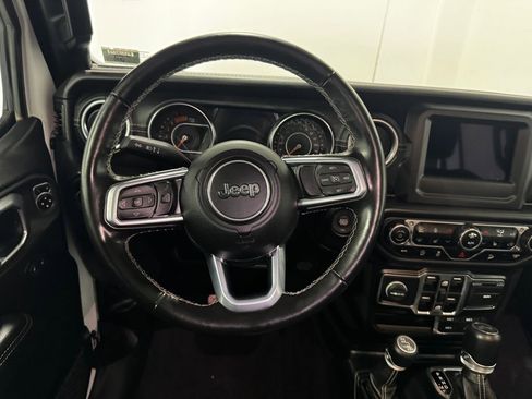 Used 2020 Jeep Wrangler Unlimited Sahara w/ Dual Top Group AWD/4WD image 4