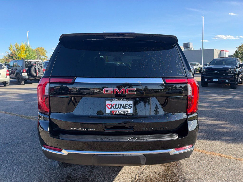 Used 2025 GMC Yukon Elevation w/ LPO, Elevation Black Package AWD/4WD image 6