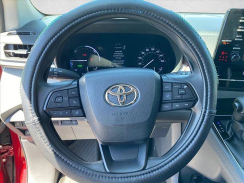 Used 2023 Toyota Sienna LE FWD image 12