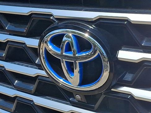 Used 2024 Toyota Tundra Capstone AWD/4WD image 31