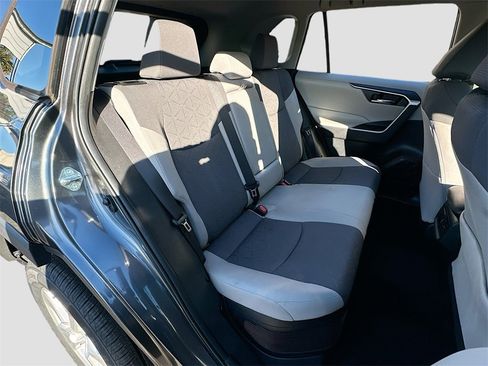 Used 2021 Toyota RAV4 XLE image 21