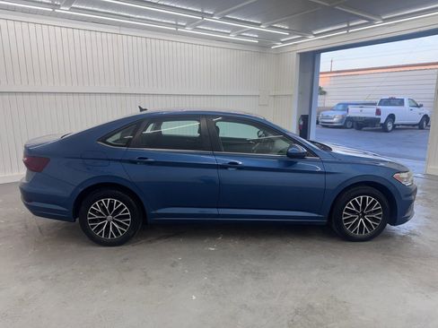 Used 2021 Volkswagen Jetta SE image 4