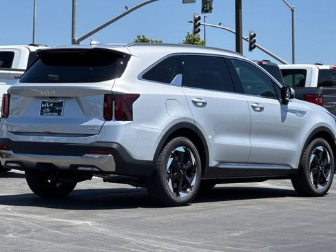 New 2025 Kia Sorento EX image 4
