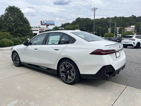 Used 2025 BMW i5 M60 w/ Premium Package image 6