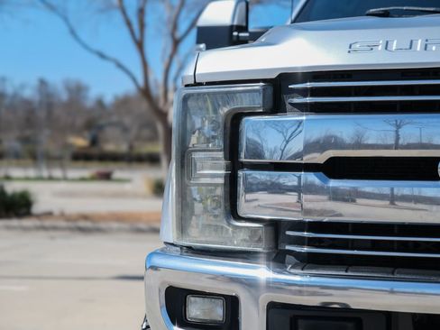 Used 2017 Ford F250 Lariat w/ Lariat Value Package image 5