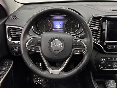 Used 2019 Jeep Cherokee Limited w/ Technology Group FWD image 29