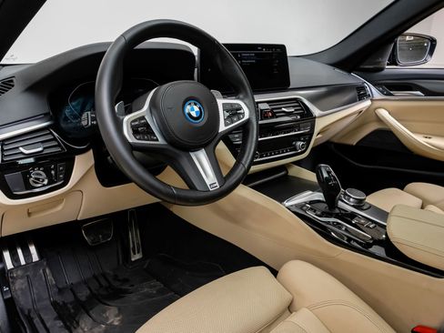 Used 2023 BMW 530e 530e iPerformance w/ M Sport Package image 3