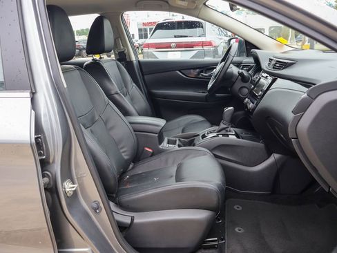 Used 2022 Nissan Rogue Sport SL FWD image 8
