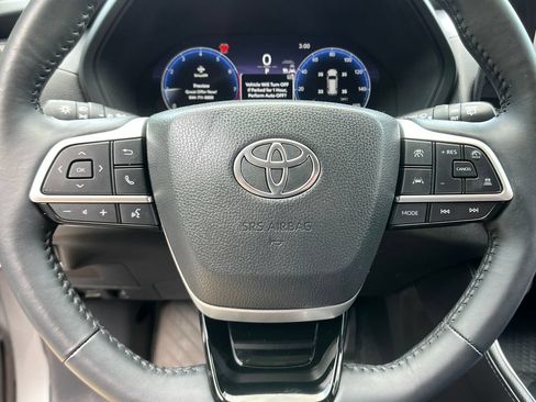 Used 2025 Toyota Grand Highlander AWD image 15
