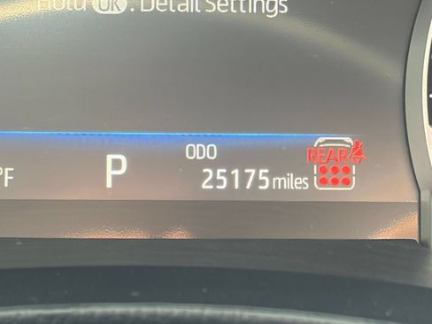 Used 2025 Toyota Highlander LE FWD image 43