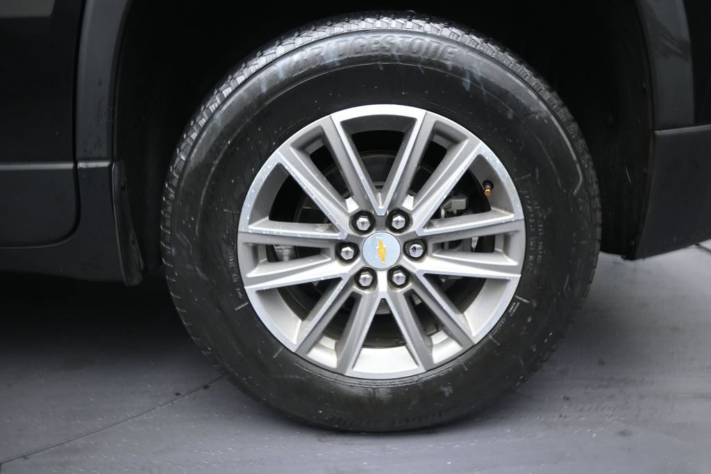 Used 2023 Chevrolet Traverse LS FWD image 11