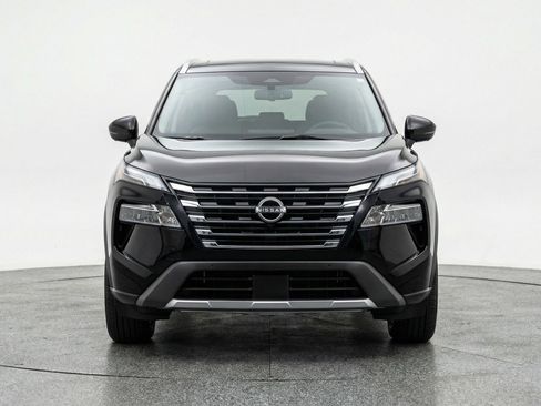 Used 2025 Nissan Rogue SV AWD/4WD image 2