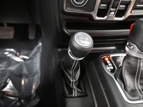 Used 2022 Jeep Wrangler Unlimited Sahara w/ Safety Group image 27