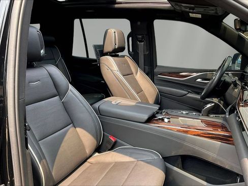 Used 2022 Cadillac Escalade Premium Luxury AWD/4WD image 29