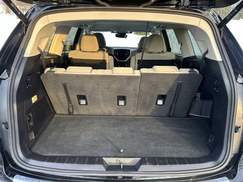 Used 2023 Subaru Ascent Premium w/ Convenience Package image 23