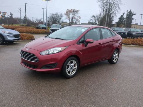 Used 2014 Ford Fiesta SE image 4