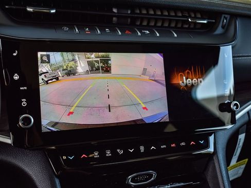 New 2026 Jeep Grand Cherokee Altitude image 21