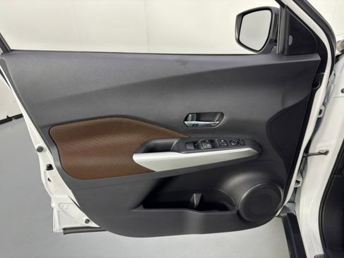 Used 2020 Nissan Kicks SR image 28