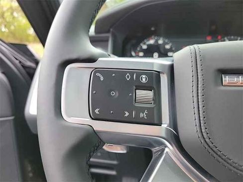 New 2025 Land Rover Discovery Metropolitan Edition AWD/4WD image 30