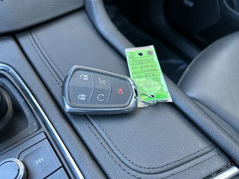 Used 2024 Cadillac XT6 Premium Luxury image 31