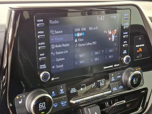 Used 2022 Toyota Highlander XLE AWD/4WD image 19