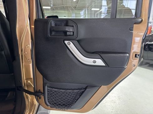 Used 2015 Jeep Wrangler Unlimited Sahara image 31