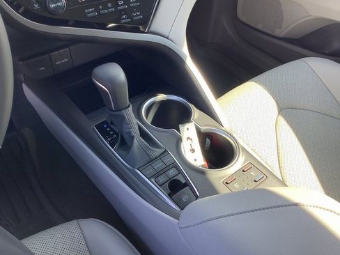 Used 2023 Toyota Camry XLE image 18