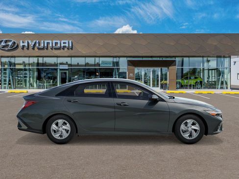 New 2026 Hyundai Elantra SE FWD image 7