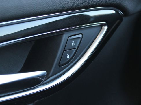 Used 2025 Buick Envision Preferred AWD/4WD image 23