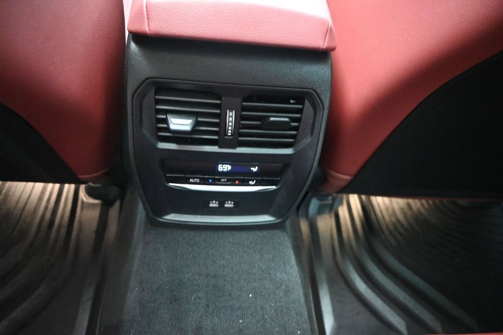 Certified 2024 BMW 330i Sedan w/ M Sport Package RWD image 18