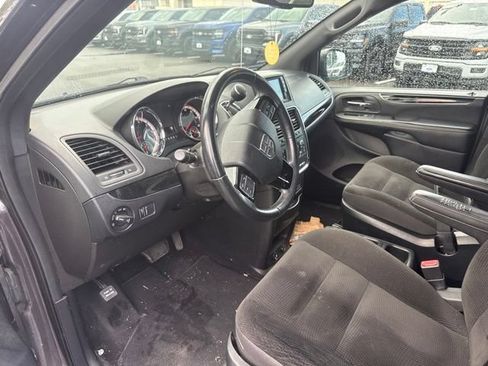 Used 2018 Dodge Grand Caravan SE FWD image 10