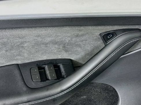 Used 2023 Tesla Model Y Long Range AWD/4WD image 17