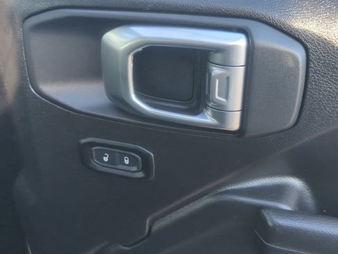 Used 2025 Jeep Wrangler Unlimited Sport AWD/4WD image 27