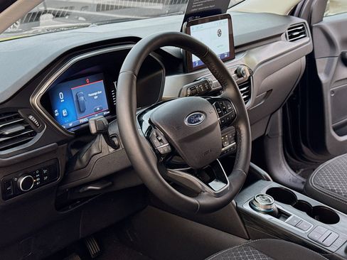 Used 2024 Ford Escape Active AWD/4WD image 4
