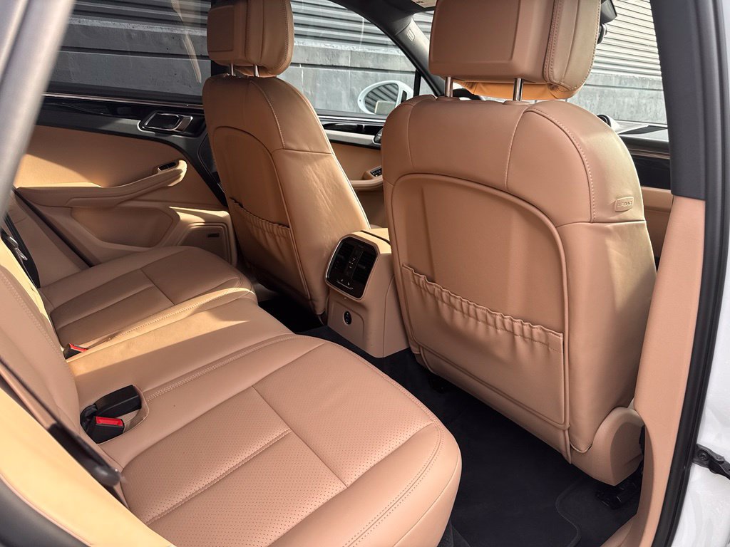 Certified 2026 Porsche Macan AWD/4WD image 18