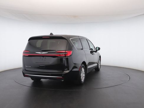 New 2026 Chrysler Pacifica Select FWD image 26