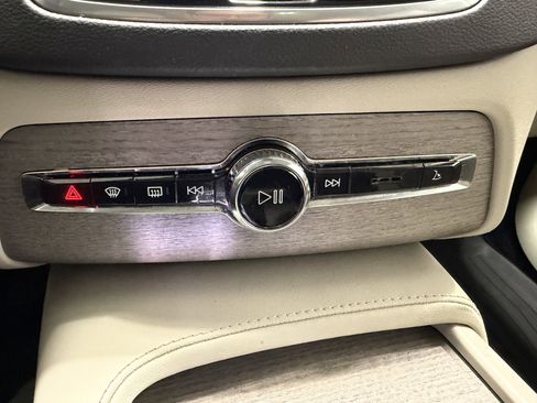 Used 2023 Volvo XC90 B6 Ultimate w/ Lounge Package AWD/4WD image 17