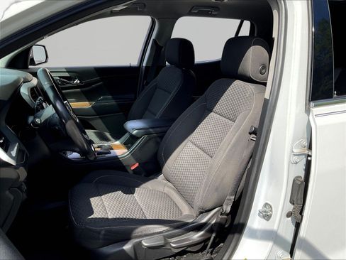 Used 2019 GMC Acadia SLE FWD image 21