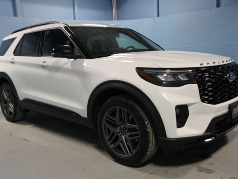 New 2026 Ford Explorer ST-Line w/ ST-Line Street Pack image 1