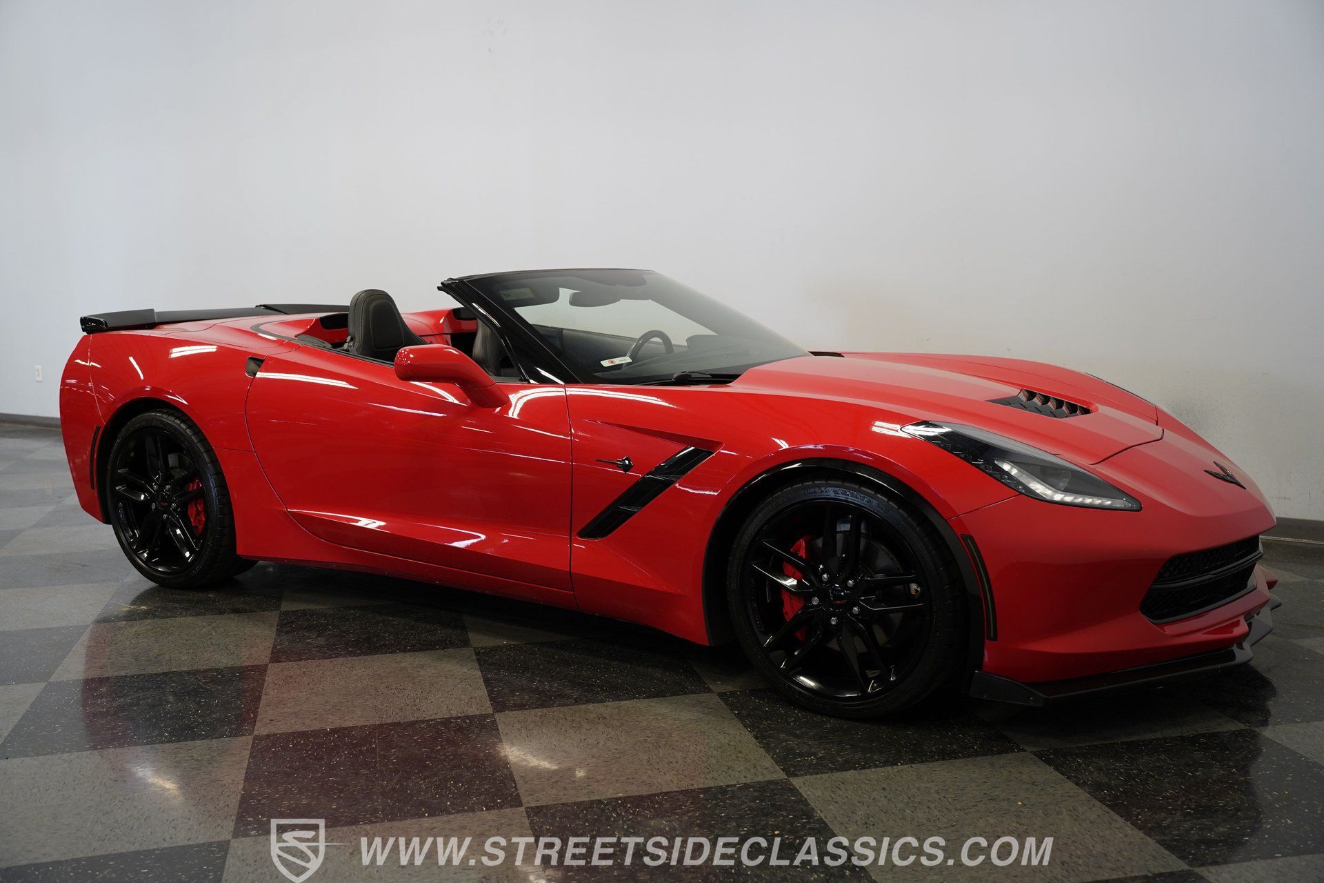 Used 2019 Chevrolet Corvette Stingray Convertible w/ Carbon Flash Badge Package RWD image 16