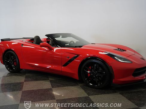 Used 2019 Chevrolet Corvette Stingray Convertible w/ Carbon Flash Badge Package image 16