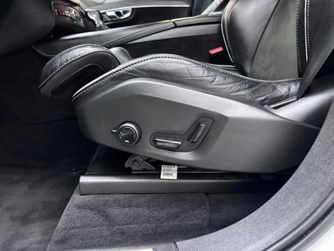 Used 2019 Volvo XC90 T5 R-Design w/ Advanced Package AWD/4WD image 10
