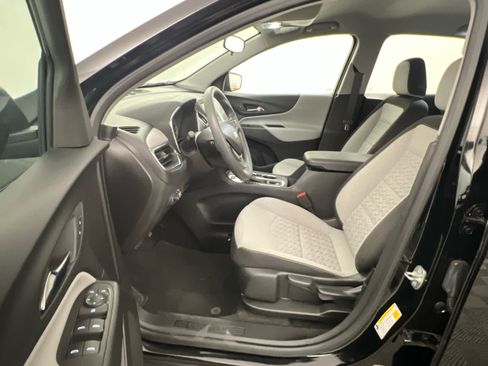 Used 2023 Chevrolet Equinox LS AWD/4WD image 4