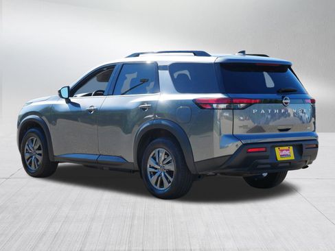 Used 2025 Nissan Pathfinder SV image 5