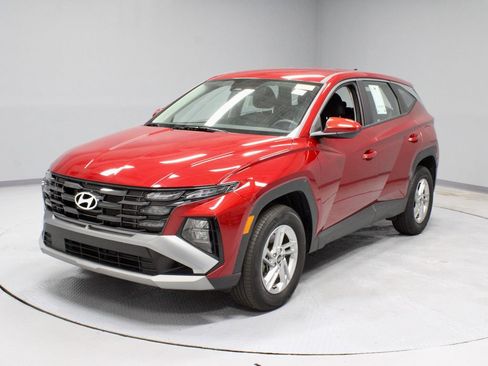Certified 2025 Hyundai Tucson SE AWD/4WD image 5