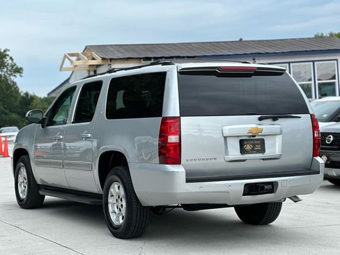 Used 2014 Chevrolet Suburban LT RWD image 5