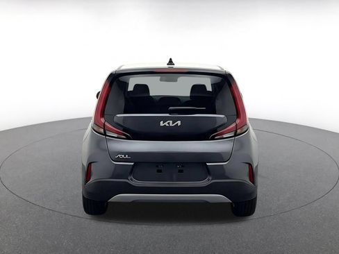 Used 2025 Kia Soul LX w/ LX Technology Package FWD image 8