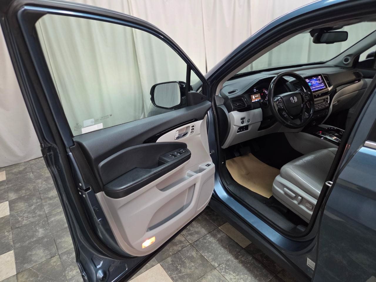 Used 2018 Honda Pilot Elite image 9
