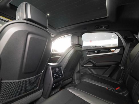 New 2025 Porsche Cayenne Coupe image 16